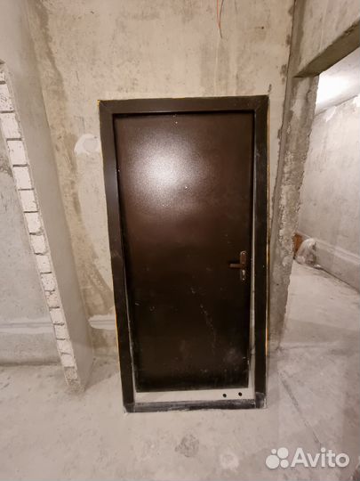 Дверь входная металлическая от застройщика