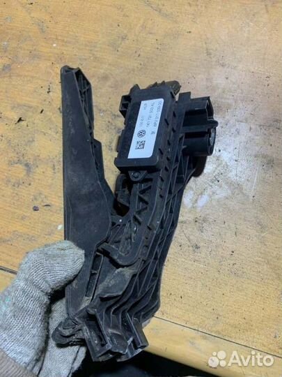 Педаль газа Skoda Octavia A5 лифтбек BSE 1.6 102