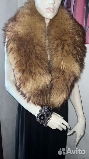 Воротник из перьевой енотовидной лисы