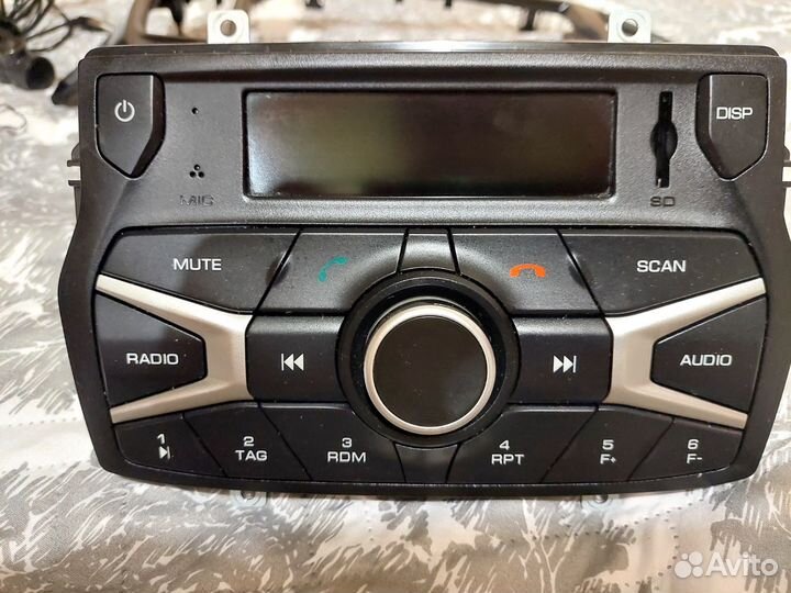 Магнитола штатная кнопочная на LADA Vesta