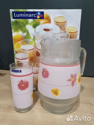 Кувшин и набор стаканов