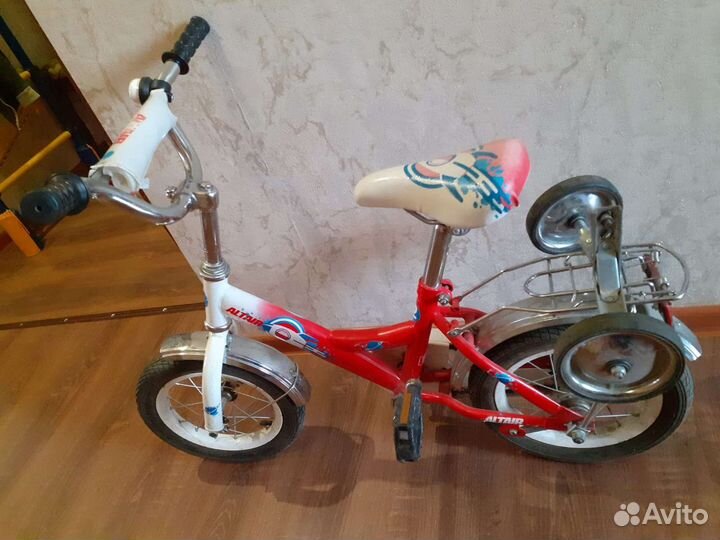 Детский велосипед четырехколесный
