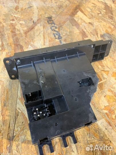 Кнопка стеклоподъемника передняя правая Land Rover