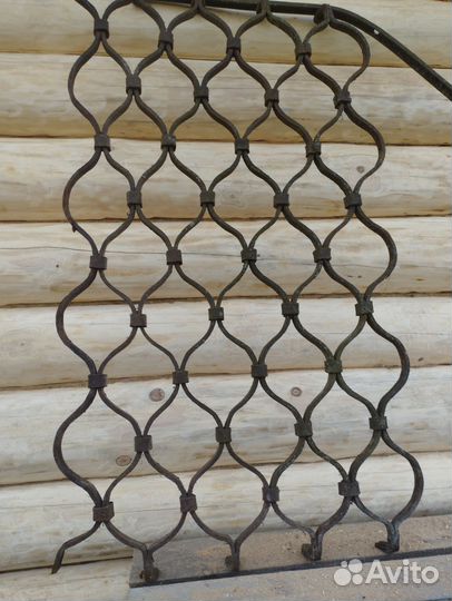 Решётка старая, оконная