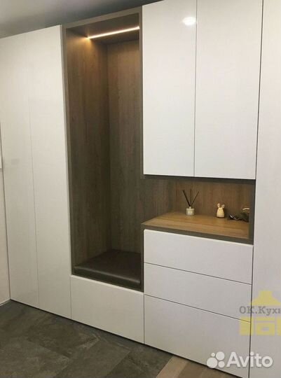 Шкаф темный