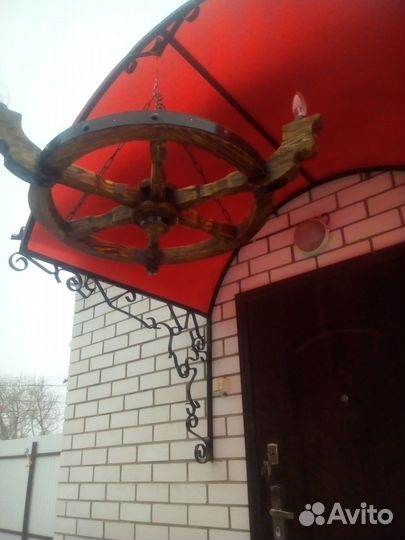 Колесо от телеги люстра