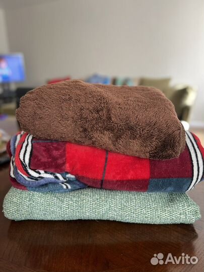 Пледы и покрывало бу