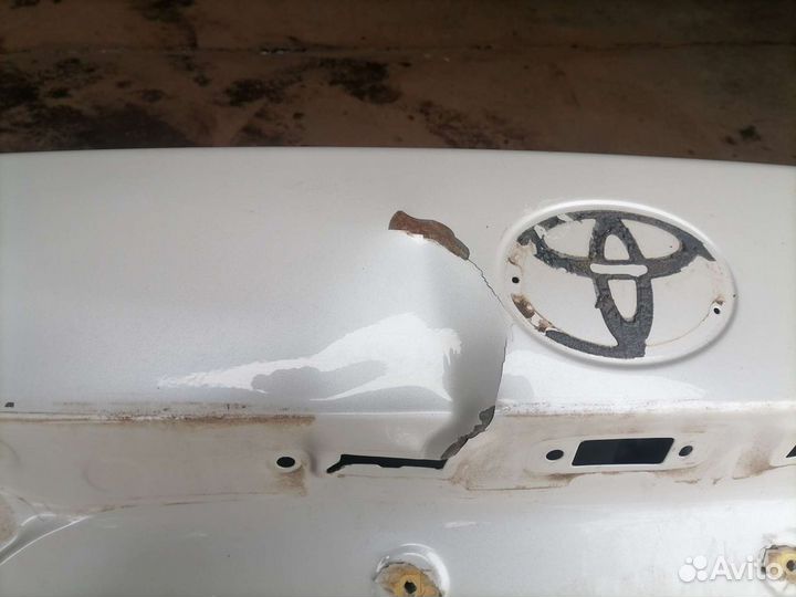 Крышка багажника на Toyota Corolla 2014