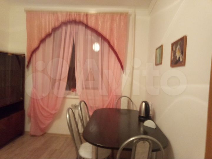 2-к. квартира, 40 м², 1/9 эт.