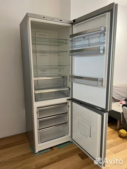 Холодильник бу Siemens kg49nsb21r