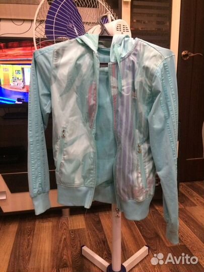 Продам спортивную ветровку