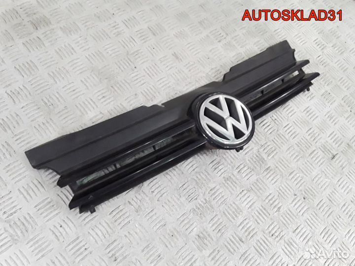 Решетка радиатора Volkswagen Golf 4 1E0853655