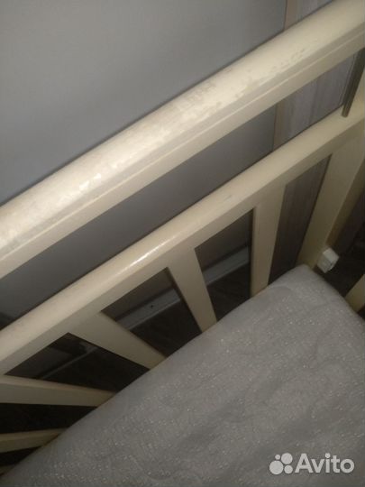 Детская кроватка с маятником и ящиком