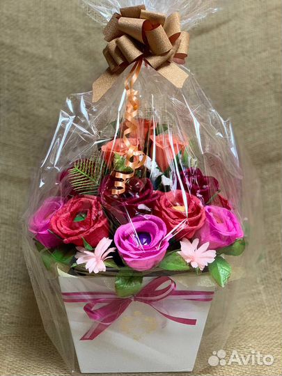 Букет из роз (с конфетами внутри бутонов )