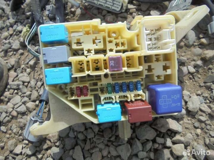 Блок предохранителей Toyota Vitz SCP10 1SZ-FE