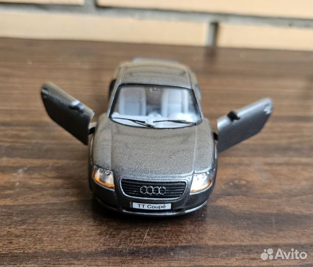 Модель автомобиля Audi TT Coupe 1:32
