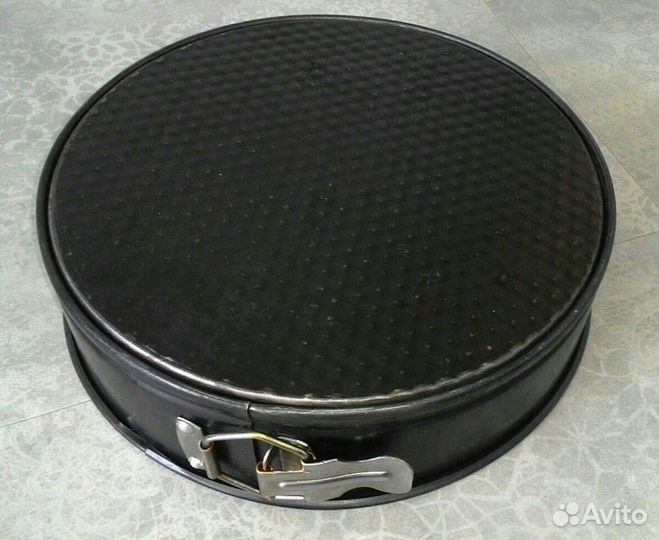 Крышки универсальные. Емкость для выпечки торта