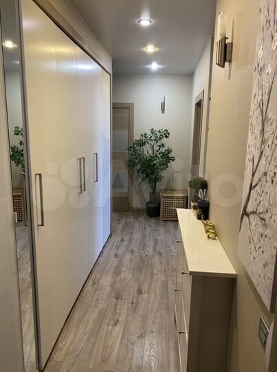 2-к. квартира, 67,4 м², 2/5 эт.