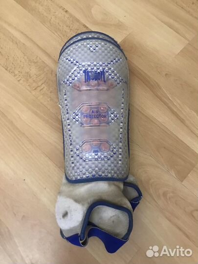 Футбольные щитки