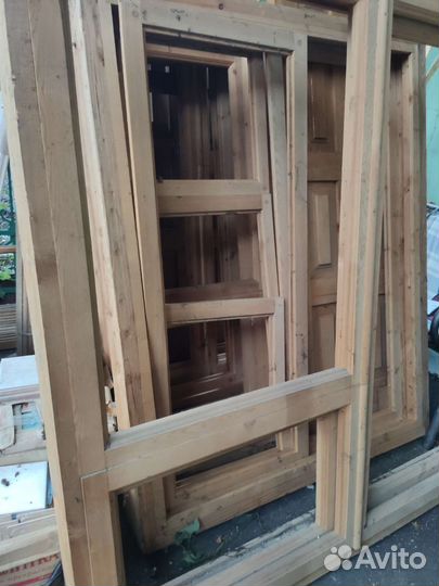 Деревянные оконные рамы и двери