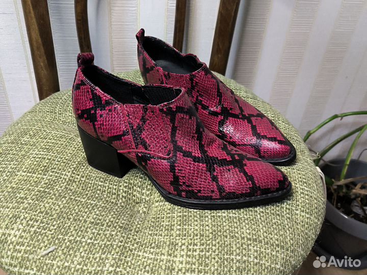Казаки женские 36 размер змеиный принт