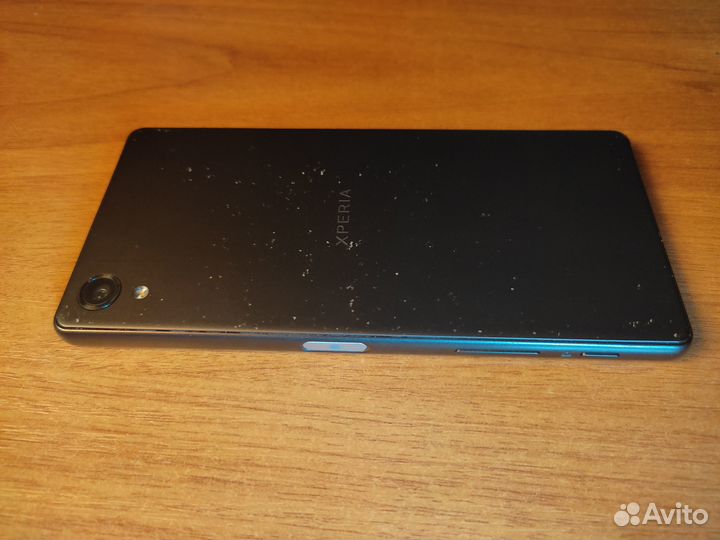 Смартфон, Sony Xperia X