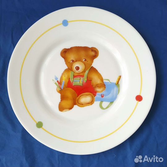 Детская посуда: тарелки, чашка, ложки