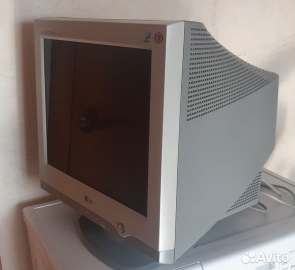 Монитор LG Flatron ez T710BH (ЭЛТ)