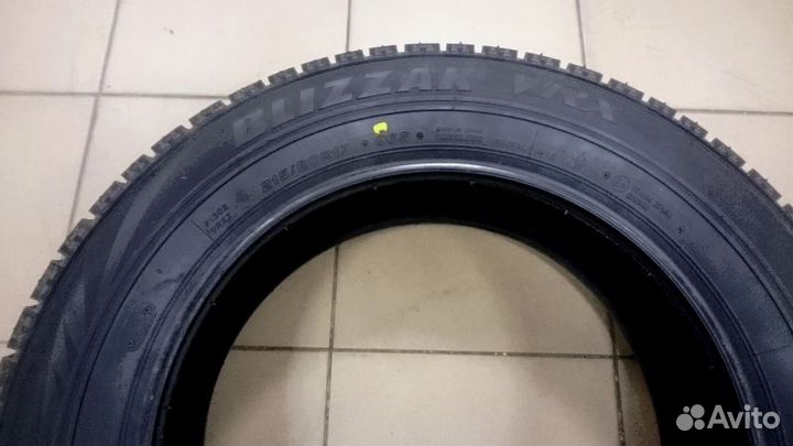 Bridgestone Blizzak VRX 215/60 R16 95S