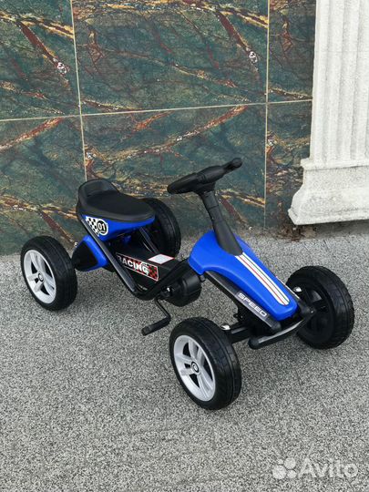 Веломобиль детский V02