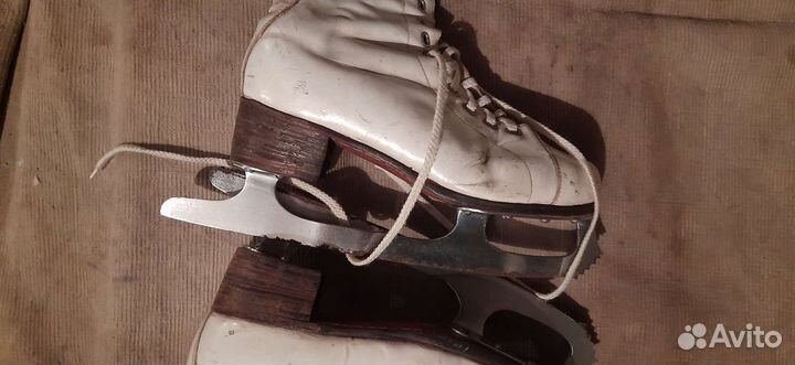 Коньки фигурные (скороход)