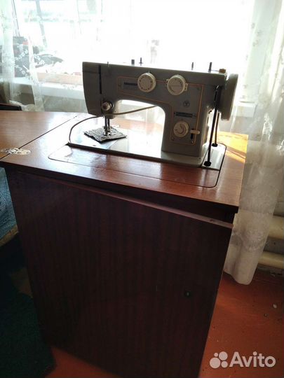 Швейная машина Подольск 142