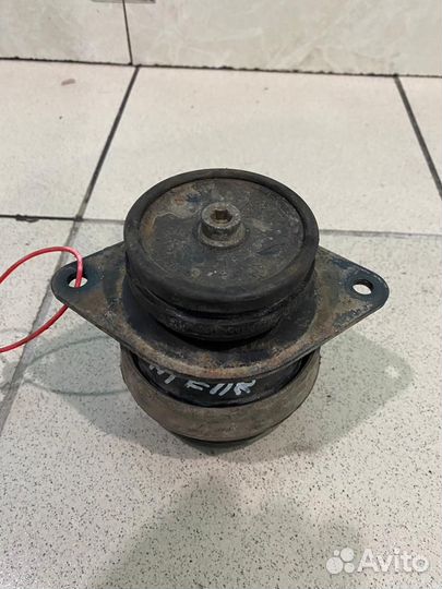 Подушка двигателя VW Golf 3