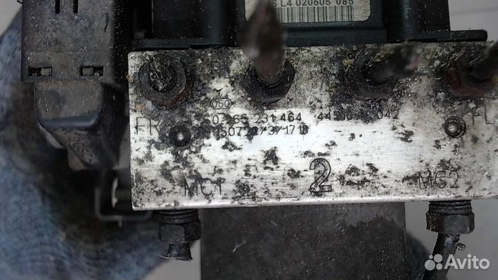 Блок абс, насос Toyota Avensis 2, 2005