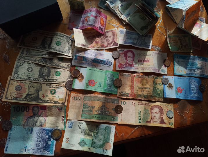 Монеты и купюры