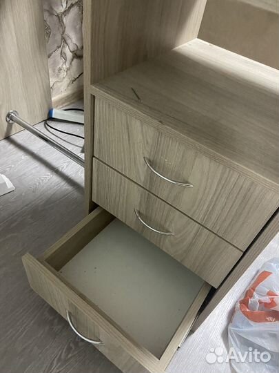 Маникюрный стол