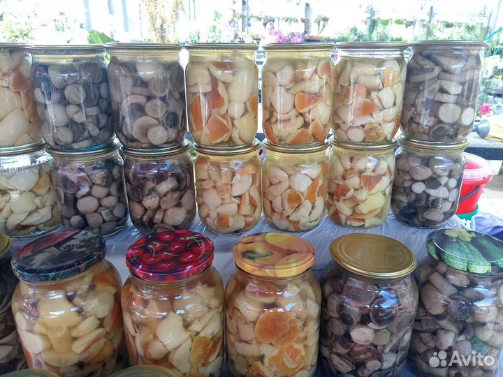 Грибы белые, подосиновики солёные маринованные