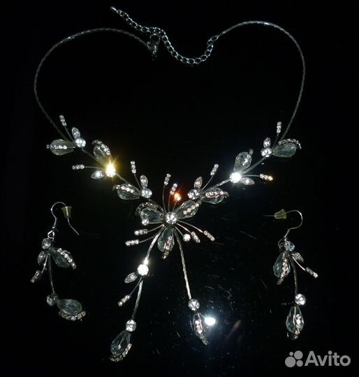 Набор бижутерии, колье и серьги