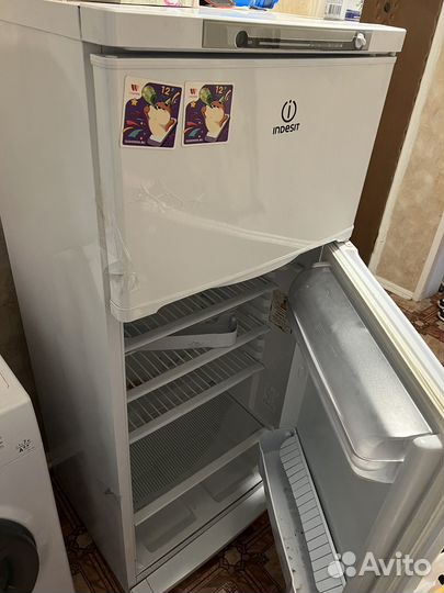 Холодильник indesit st145028