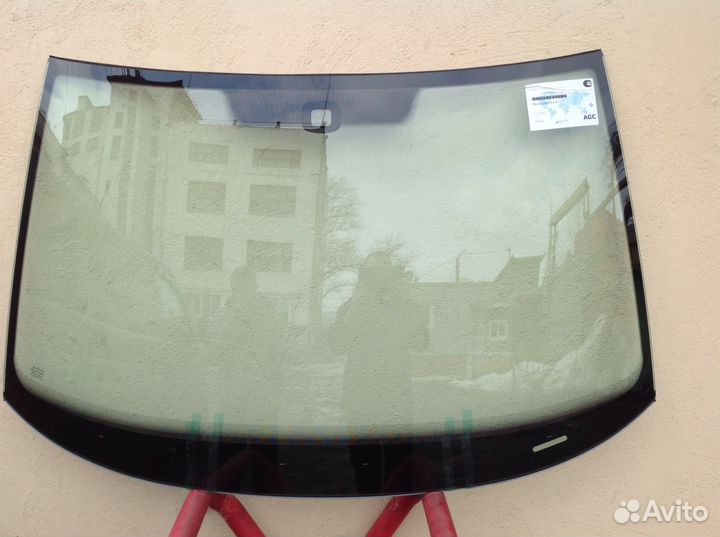Skoda yeti 2009- стекло лобовое с дд