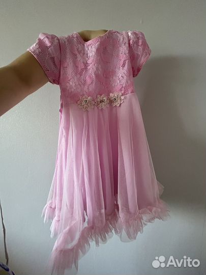 Платье на девочку праздничное