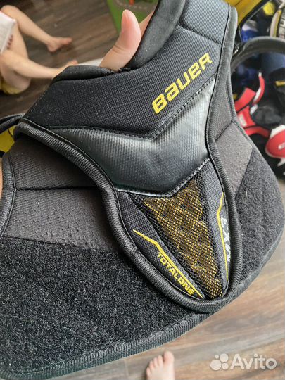 Нагрудник хоккейный bauer