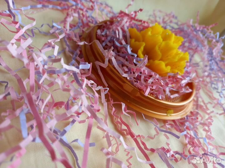 Ирис жёлтого цвета из мыла