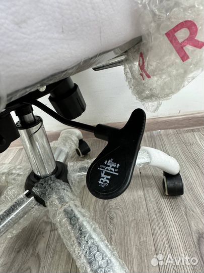 Кожанное кресло офисное