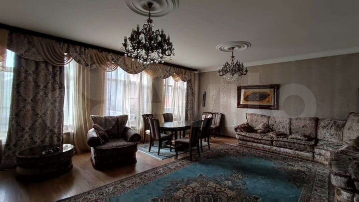 Дом 450 м² на участке 2,8 сот.