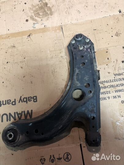 Передний правый рычаг Skoda Octavia A4