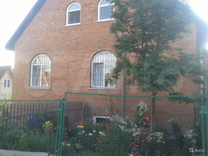 Коттедж 279 м² на участке 6 сот.