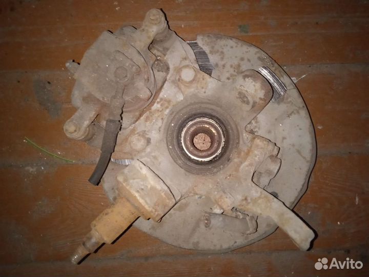 Суппорт передний Nissan Primera P11