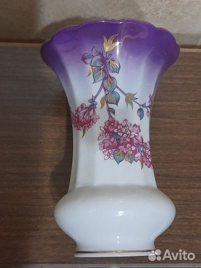 Ваза фарфоровая и из цветного стекла