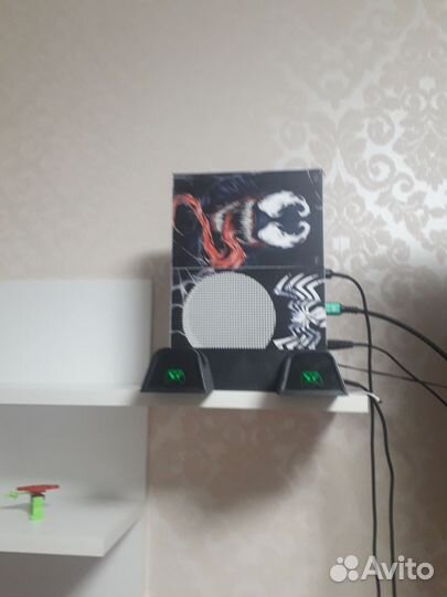 Xbox one s 2 геймпада 1tb